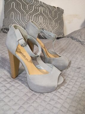 Breckelles Light Gray T-Strap Platform Block Heels